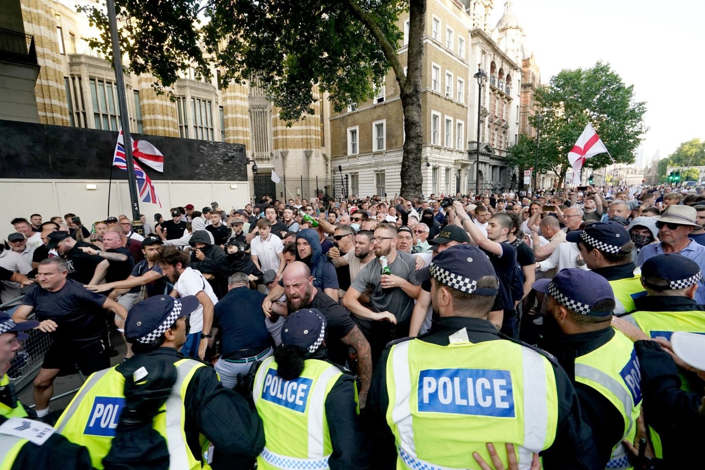 In London eskalierten Proteste von Ultranationalisten.