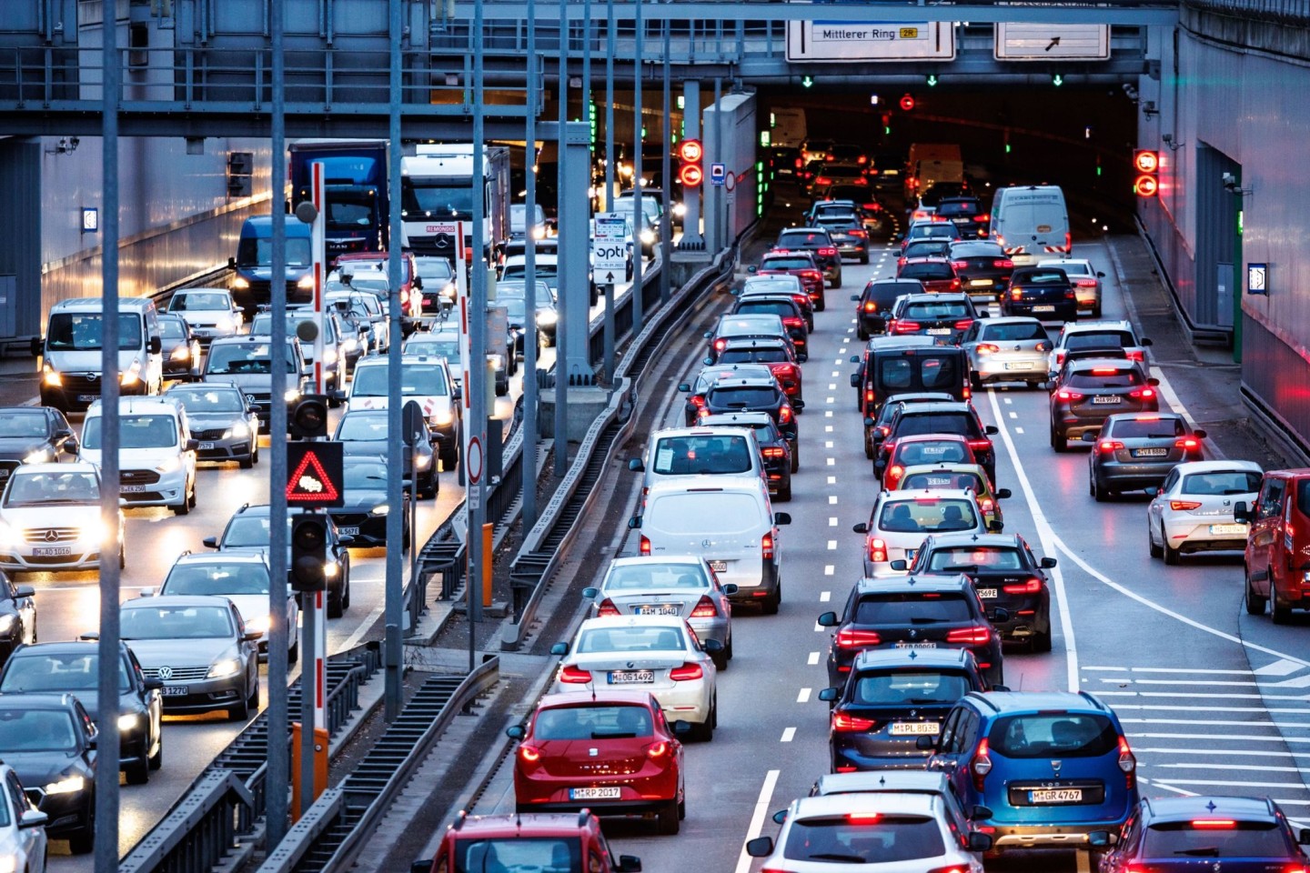 «Neue Benziner oder Diesel fahren im Schnitt 18 Jahre auf den Straßen.» Ein Problem fürs Klima.