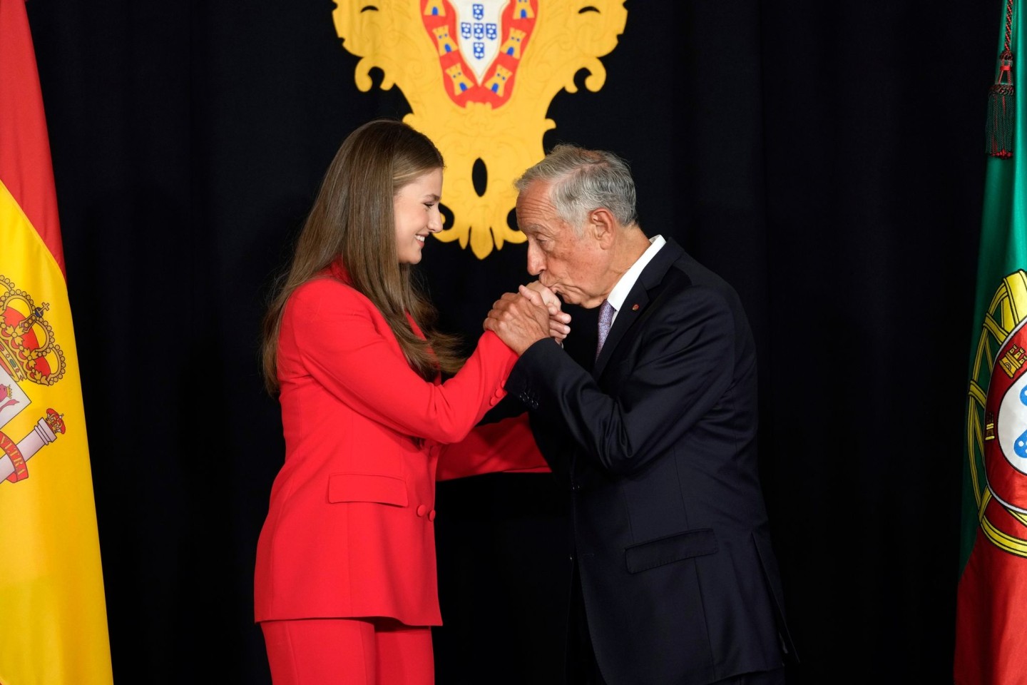 Portugals Präsident Rebelo de Sousa verlieh Leonor das Großkreuz des Christusordens.