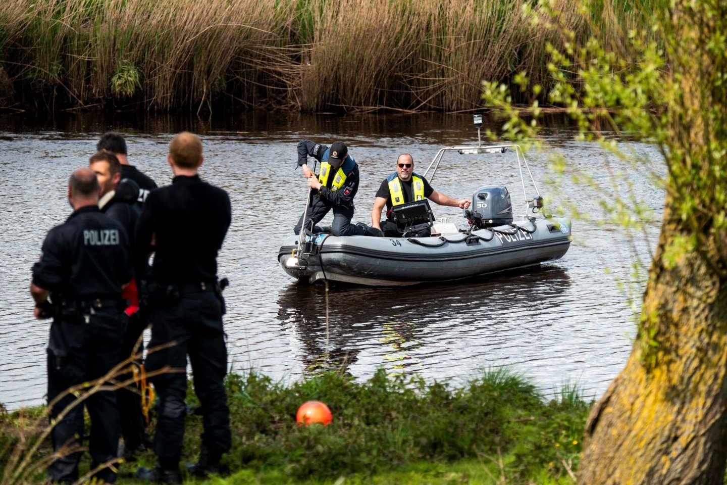 Die niedersächsische Polizei sucht nach dem sechsjährigen Arian, der seit mehr als zwei Wochen vermisst wird.