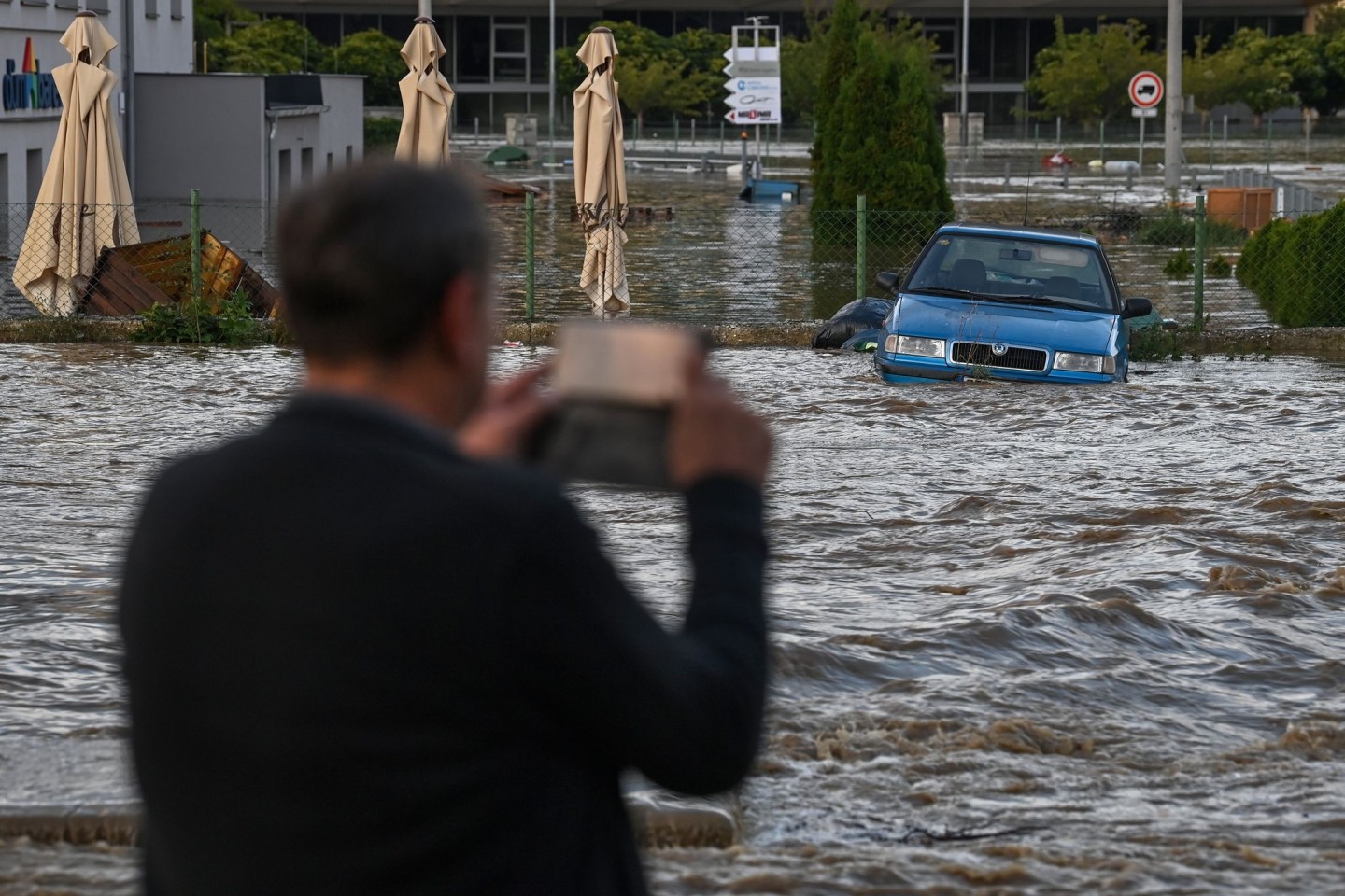 Im tschechischen Opava wurden Straßen überflutet.