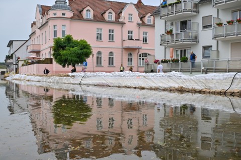 Hochwasser steigt - Erste Straßen an der Oder überflutet