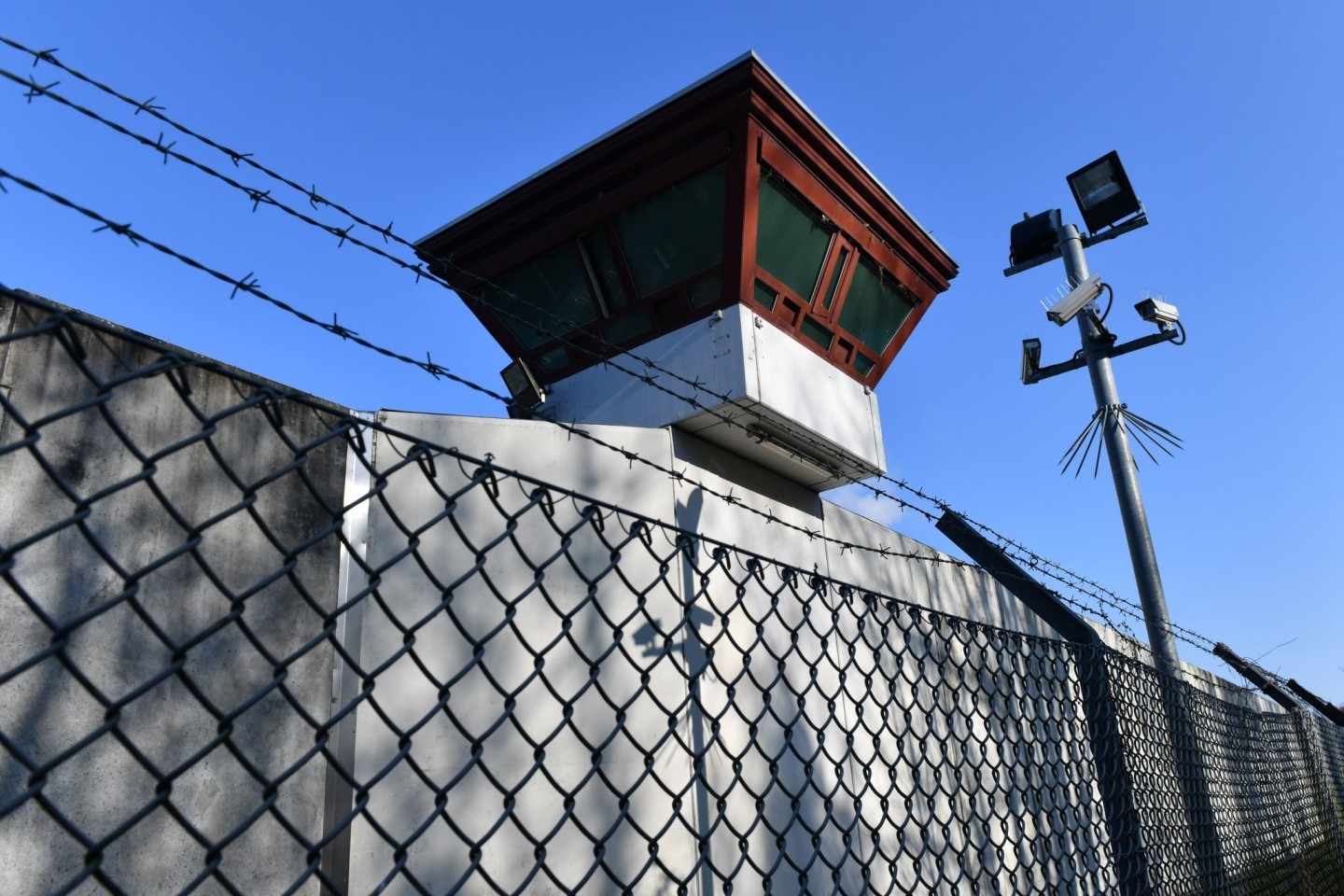 Ein Doppelmörder ist von einem unbegleiteten Ausgang nicht in die Haftanstalt Tegel zurückgekehrt.