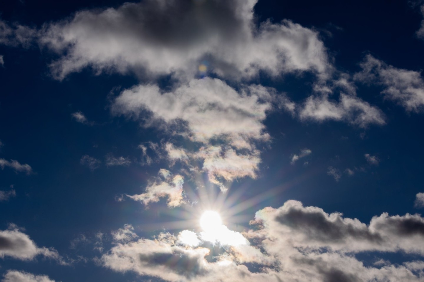 Die Temperaturen steigen zum Wochenauftakt auf bis zu 30 Grad, im Westen und Südwesten drohen aber Gewitter. (Symbolfoto)