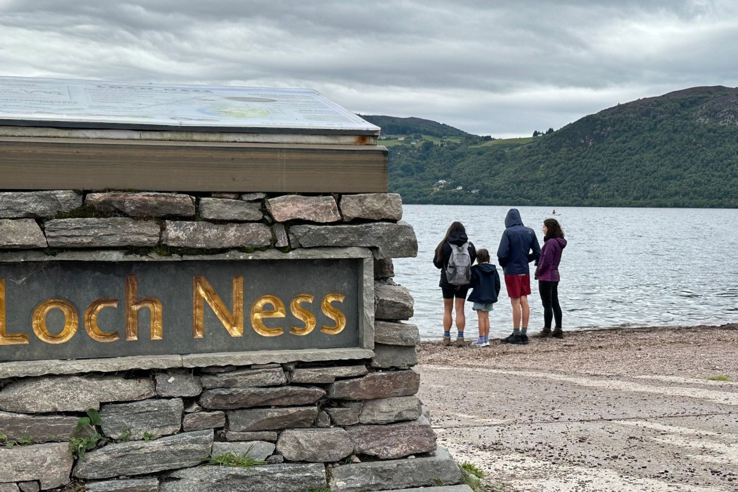 In Schottland hat am Wochenende die vermutlich größte Suche nach dem Ungeheuer von Loch Ness, genannt Nessie, seit Jahrzehnten begonnen.